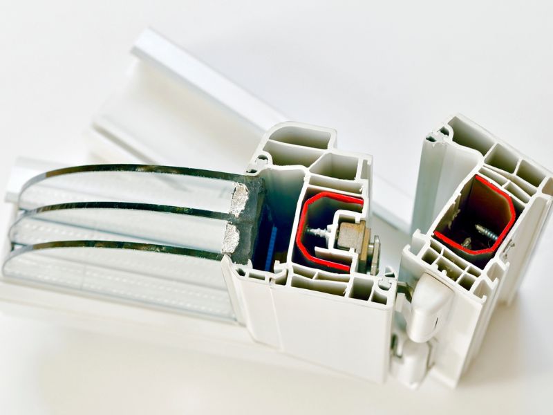 Coupe de fenêtre PVC avec triple vitrage